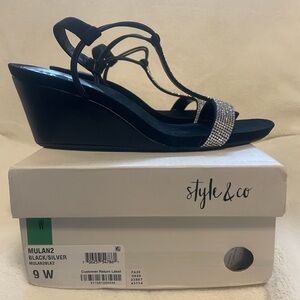 Style&co Woman’s wedge, black/silver embellished size 9 W